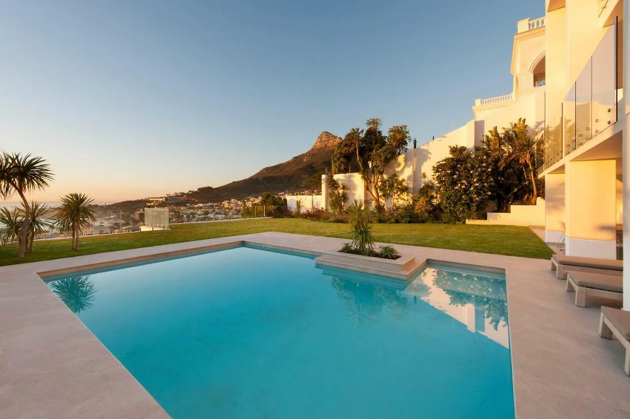Sandpiper House: Stunning Ocean Views, Heated Pool & Large Garden Κέιπ Τάουν 0*,  Νότια Αφρική