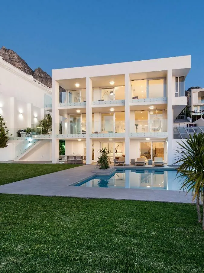 Sandpiper House: Stunning Ocean Views, Heated Pool & Large Garden Κέιπ Τάουν 0*,  Νότια Αφρική