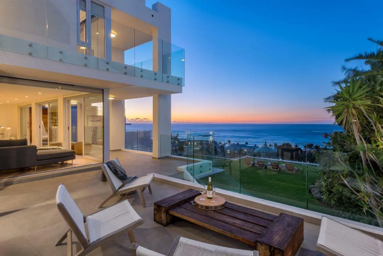 Sandpiper House: Stunning Ocean Views, Heated Pool & Large Garden Κέιπ Τάουν