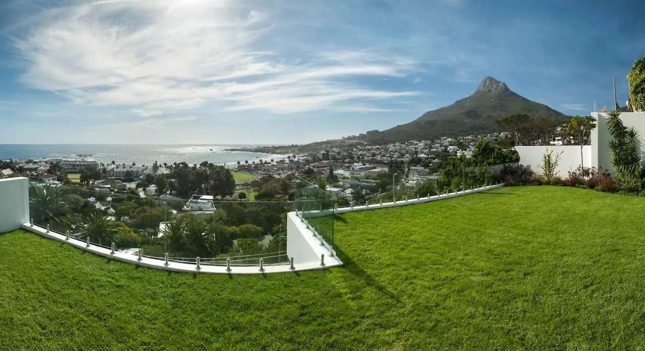 Sandpiper House: Stunning Ocean Views, Heated Pool & Large Garden Κέιπ Τάουν